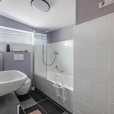 Weiße Stadthaus Apartment